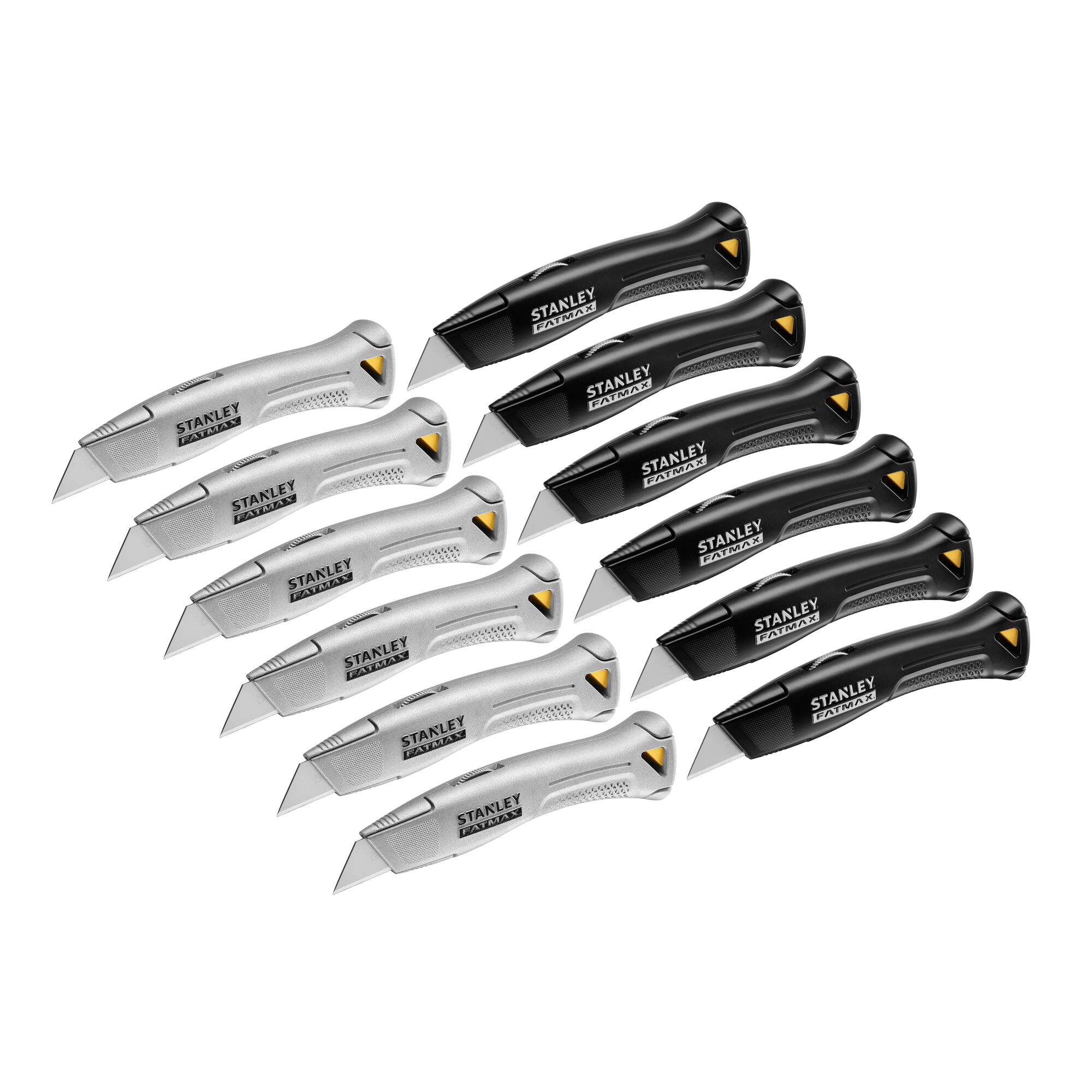 Photo de cutters STANLEY FMHT10502-9 argentés et noirs, disposés en angle sur fond blanc.